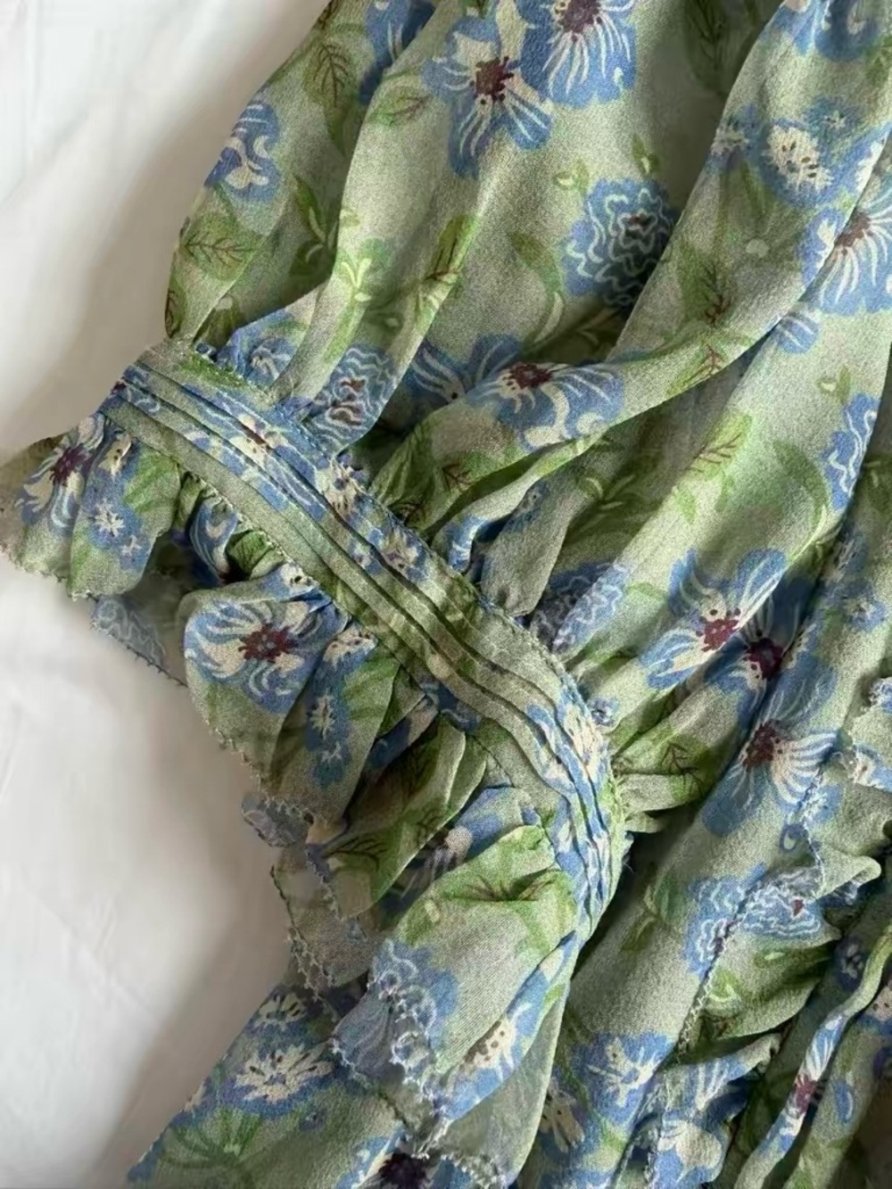 Doen Selma Top in Green Strawberry Moon Floral, S - Picture 4 of 8